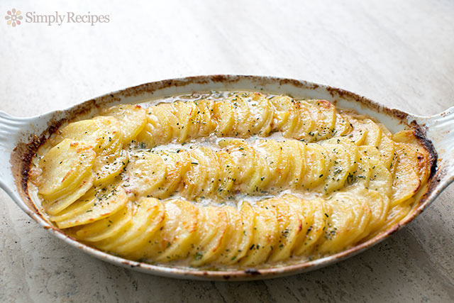 scalloped-potatoes-caramelized-onions-640